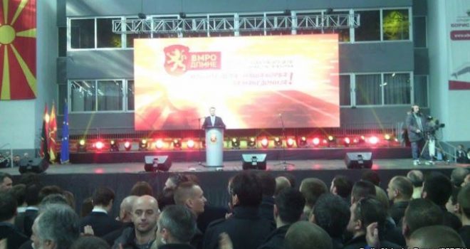 Opozita kërkon qeveri kalimtare, Gruevski refuzon