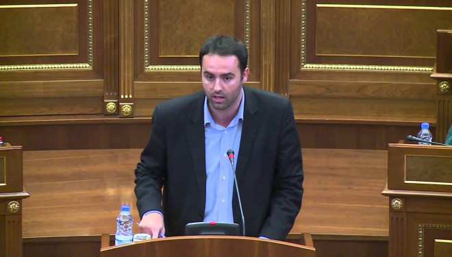 Konjufca-Veselit: Kam një vërejtje për ty!