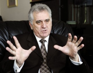 Mediet serbe po e fyejnë Nikoliqin më shumë sesa Milosheviqin