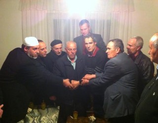 Rufki Suma, edhe në pajtimin e familjeve në hasmëri (Foto)