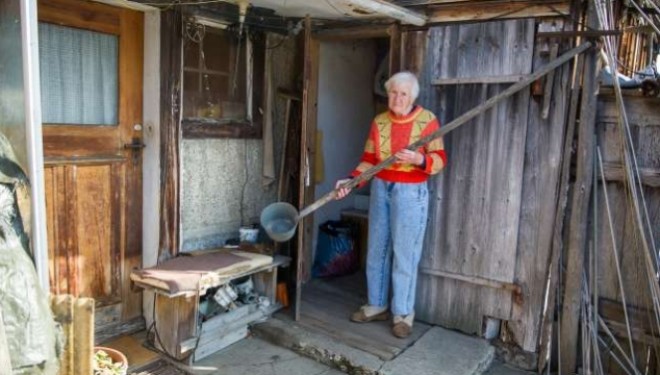 Pensionistja Zvicërane ëndërron që të ketë një WC! (Foto)