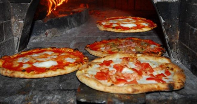 E çuditshme por ndodh. Francezët hanë më shumë pica se italianët