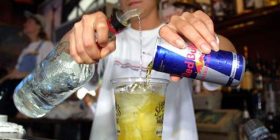 Kombinimi alkool – pije energjike shumë i rrezikshëm