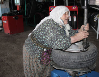 Gruaja turke, Vesile Akin 35 vjet pune si gomiste