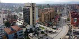 Kosovë: Garantohet mbështetje financiare për të akuzuarit nga Gjykata Speciale
