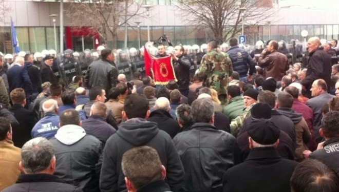 Veteranët luftëtarë të zhgënjyer, protestat të pashmangshme