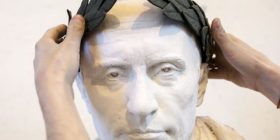 Kozakët ndërtojnë një bust të “perandorit romak”, Putin