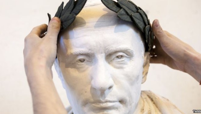 Kozakët ndërtojnë një bust të “perandorit romak”, Putin