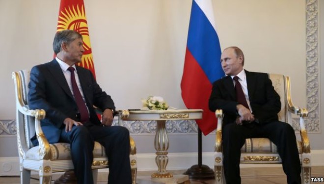 Putin paraqitet në publik, bën shaka me thashethemet për të