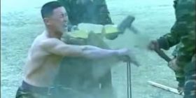 Shikoni si stërviten këto ushtarë korean (VIDEO)