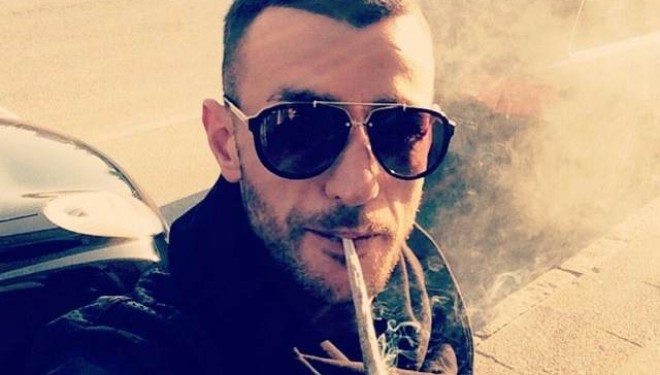 Stresi e “ngre” publikisht (Foto)