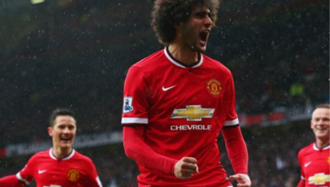 Man United triumfon në derbin lokal