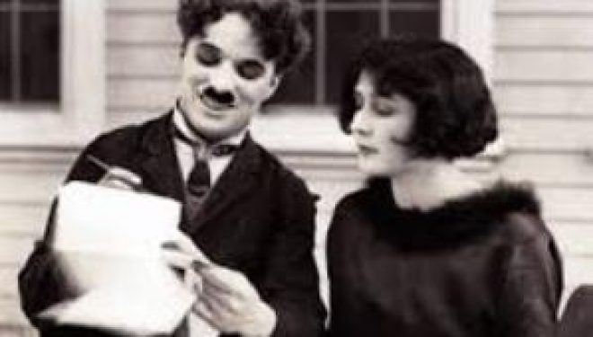 Si e dhunonte Chaplin gruan e tij 16- vjeçare