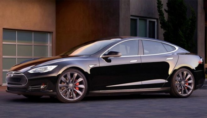 Hakohen uebsajti i Tesla-së dhe llogaria në Twitter