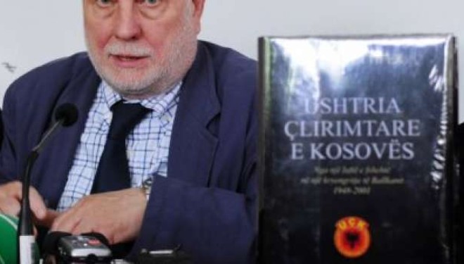 James Pettifer: Diktatori Enver Hoxha i formoi celulat e para të UÇK-së