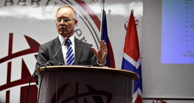 Ambasadori norvegjez thotë se VV ka zgjedhur rrugën e izolimit si Enver Hoxha
