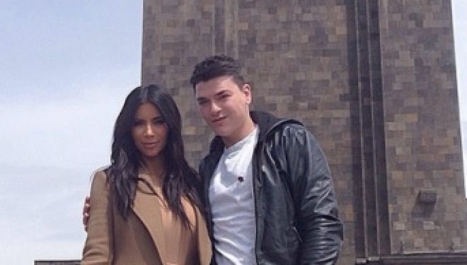 Kim Kardashian me asistentin shqiptar viziton Armeninë (Foto)