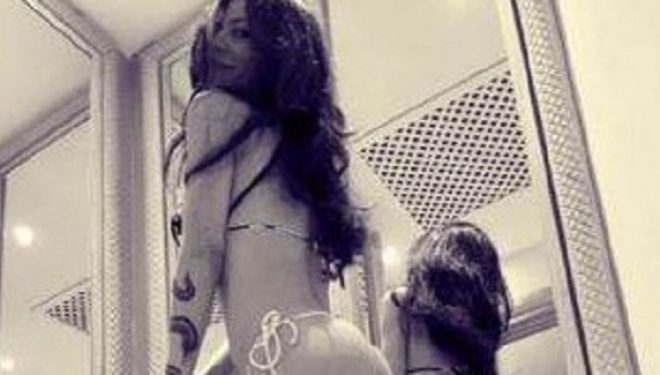 Nike Rivelli: Foto në Twitter ‘Jam kaq seksi’ (Foto)