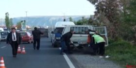 Skandaloze: Viktima e aksidentit, dërgohet në morg me kamion (Video)