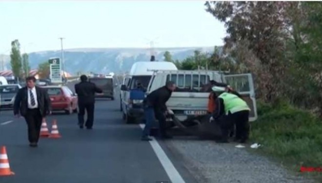 Skandaloze: Viktima e aksidentit, dërgohet në morg me kamion (Video)