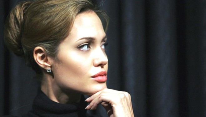 Angelina Jolie, regjisorja e filmit “Captain Marvel”