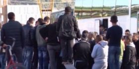 Azili drejt Gjermanisë prek dhe Kukësin, çdo ditë 10 familje synojnë largimin (VIDEO)