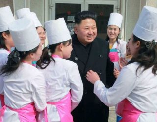 Kim Jong-un ka një “skuadër grash për kënaqësi seksuale” (Foto+Video)