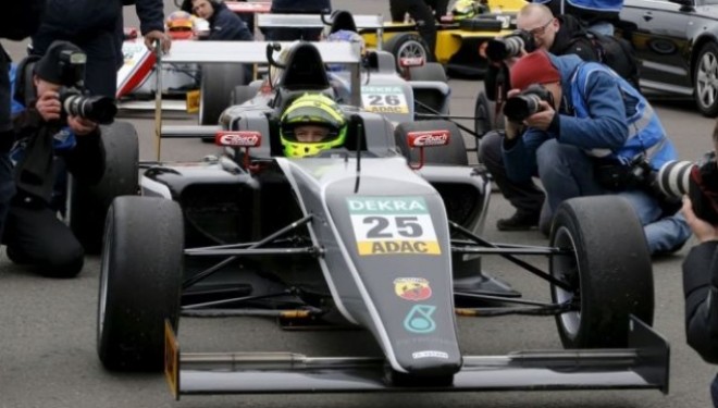 Djali i Schumacher rrugës për t’u bërë pilot i Formula 1