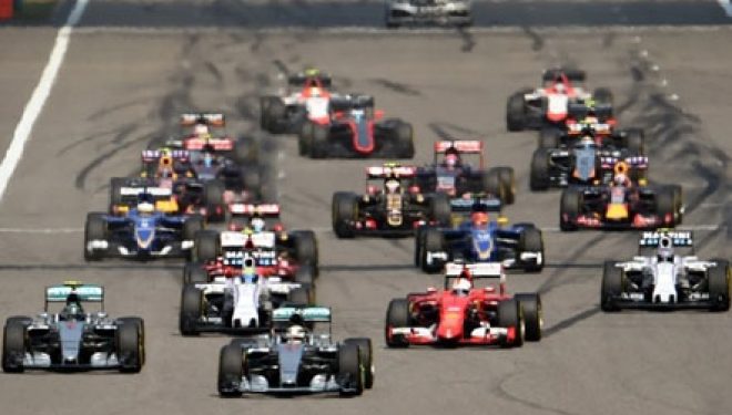 F1, Hamilton fiton në Kinë, lë pas Rosberg dhe Vettel