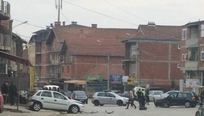 Përplasen dy vetura në Kodra e Trimave, ka edhe të lënduar