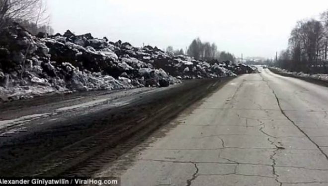 E pabesueshme, në Rusi toka lëviz (Video)