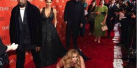 Schumer i bie në këmbë Kim Kardashian-it