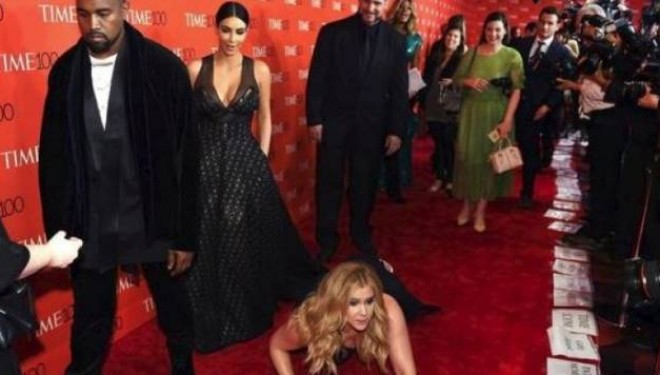 Schumer i bie në këmbë Kim Kardashian-it