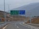 Autostrada e Kombit në terr, hajnat kanë vjedhur ndriçimin (Video)