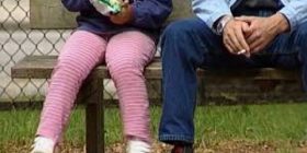 Gruaja jeton me një pedofil, mbyll me çelës vajzat për të mos u përdhunuar