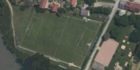 Çfarë nuk shkon me këtë fushë futbolli? (Foto)