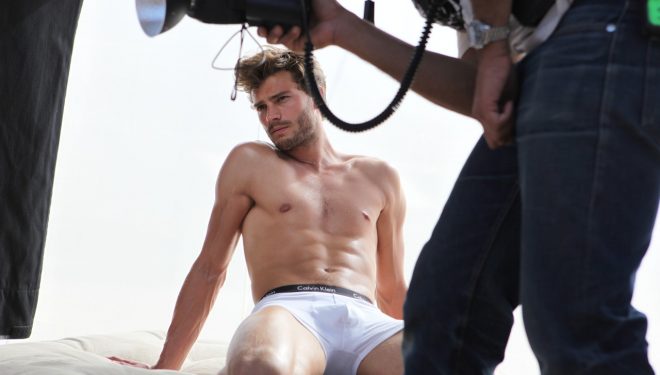 “Christian Grey” zgjidhet mashkulli më seksi në botë, vajzat duhet ta dinë pse (Foto)