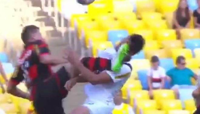 Bën një ndërhyrje shumë të ashpër, por ndëshkohet me të verdhë (Video)