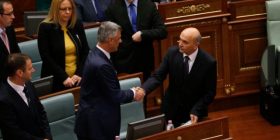 EKSKLUZIVE: Hashim Thaçi s’mund ta duroj më Isa Mustafën kryeministër. Sot PDK e prish koalicionin