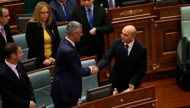 EKSKLUZIVE: Hashim Thaçi s’mund ta duroj më Isa Mustafën kryeministër. Sot PDK e prish koalicionin