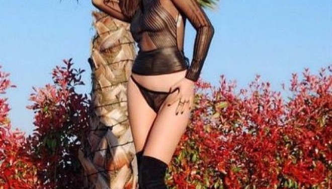 Bleona Qereti sexy dhe pa fotoshop