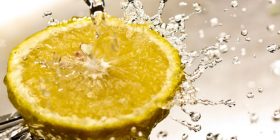 Si mund të lini duhanin me ndihmën e limonit?