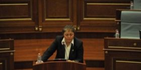 Melihatja thotë çmojeni luftën ose lëreni krejt
