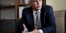 Kosovës i ka humbur rruga në oborr