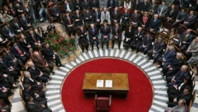 Politika nuk e përfill Kushtetutën