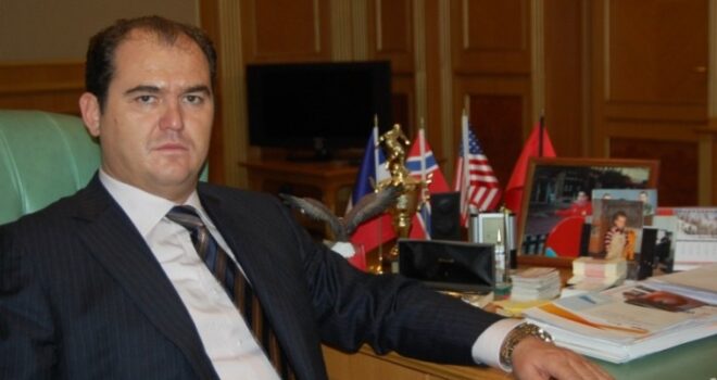 Rrahim Pacolli godet fort Mimoza Kusarin