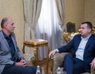Ymeri takon grupin parlamentar të PS-së në Kuvendin e Shqipërisë