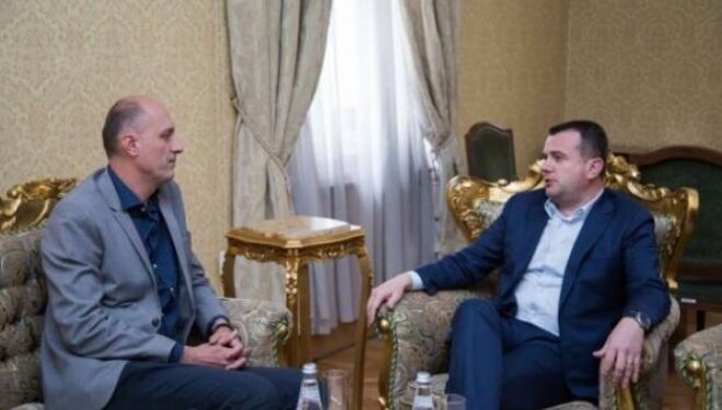 Ymeri takon grupin parlamentar të PS-së në Kuvendin e Shqipërisë