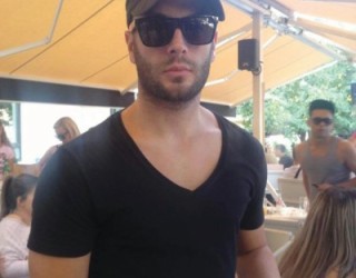 Adrian Gaxha i quan “pedera” pushtetarët në Maqedoni (Foto)
