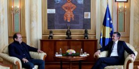 Veseli priti, Rrahim Pacollin, kryesuesin e bisedimeve teknike me Brukselin për kartonin e gjelbër